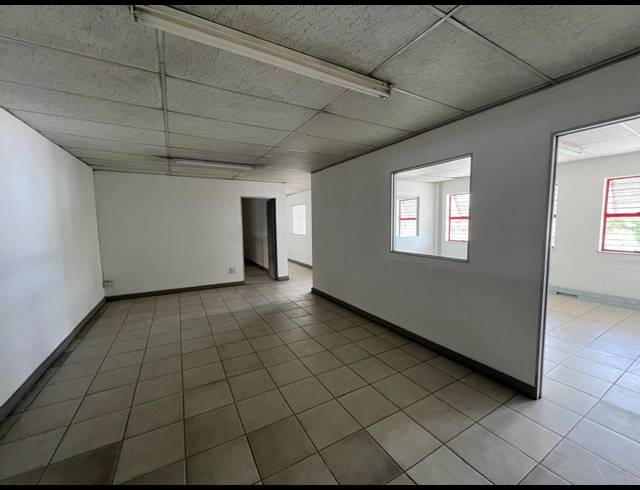 994M² WAREHOUSE TO LET IN KYA SANDS
